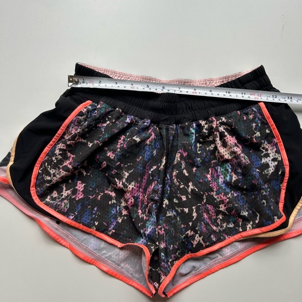 Lululemon Super Squad Short Floral Sport Black Multicolour gym running shorts - Picture 4 of 8